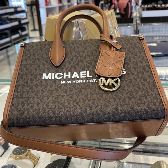 MICHAEL KORS
Mirella Small Logo Crossbody Bag
Brown
NWT - Picture 4 of 16